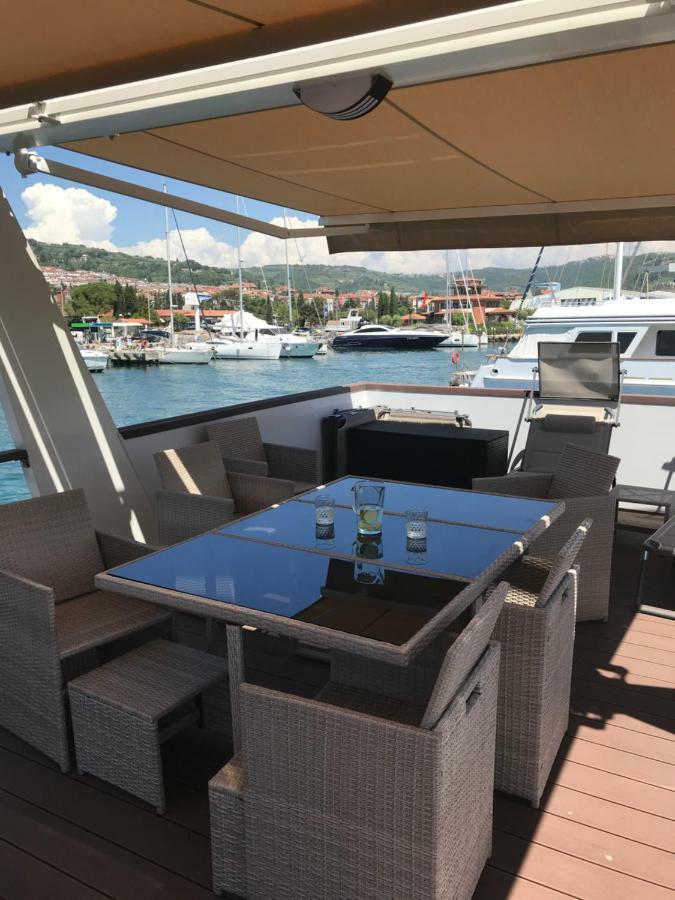 Вилла Floating House Blue Moon Порторож Экстерьер фото